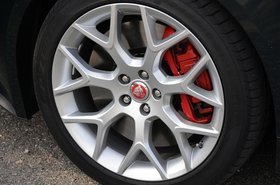  Jaguar F-Type V6 S Coupe 2015 года  (фото 10 из 45)